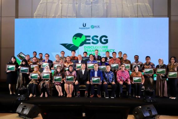 Pertamina Group Raih Predikat Leadership AA di Ajang ESG DT Awards 2023 - JPNN.COM