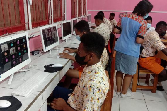 Acer Indonesia Dorong Prestasi Pelajar di Buti, Merauke lewat Jelajah Ilmu - JPNN.COM