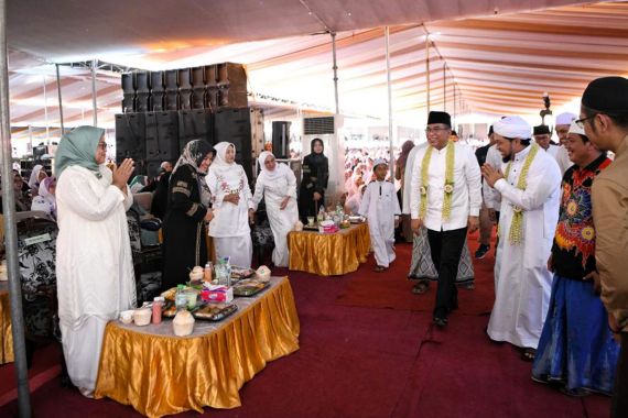 Istri Anies Baswedan Menghadiri Haul Majemuk Ponpes Salafiyah Syafiiyah - JPNN.COM
