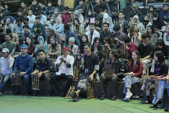 Alam Ganjar Kagum Dengan Saung Angklung Udjo yang Jaga Eksistensi Budaya - JPNN.COM