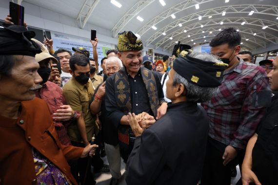 Ganjar Disambut Meriah Tokoh Adat & Warga Lombok, Selamat Datang di Pulau Seribu Masjid - JPNN.COM
