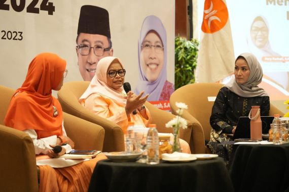 Sarasehan di Bandung, Istri Anies Baswedan Bicara Peran Perempuan di Politik - JPNN.COM