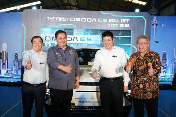 Menko Airlangga: Indonesia Siap jadi Produsen Kendaraan Listrik bagi Pasar Global - JPNN.COM