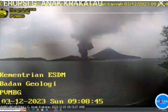 Gunung Anak Krakatau Meletus Lagi, Jangan Mendekati Radius 5 Kilometer dari Kawah - JPNN.COM