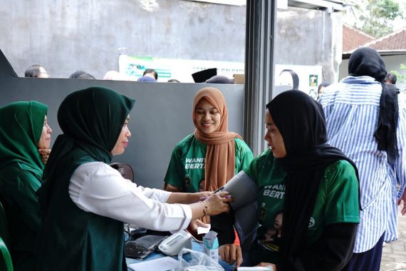 Relawan Asandra Gelar Pengobatan Gratis dan Istigasah di Malang - JPNN.COM