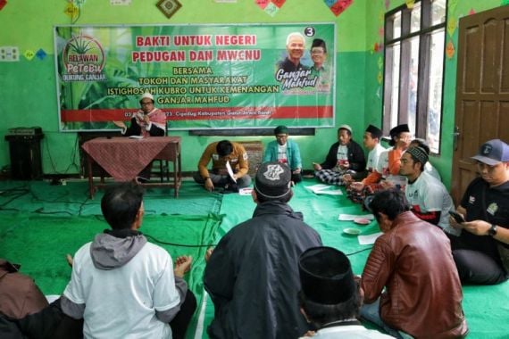 Ribuan Petani Tebu di Garut Ikuti Istigasah untuk Doakan Ganjar-Mahfud - JPNN.COM