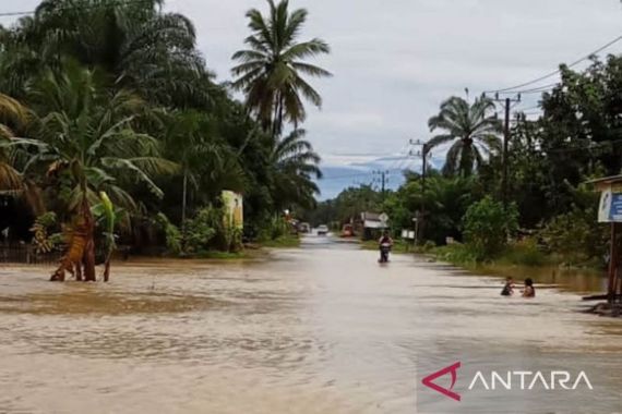 Hujan Deras Guyur Nagan Raya Aceh, Lima Desa Dilanda Banjir - JPNN.COM