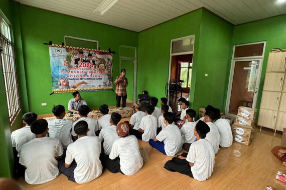 Santri Ganjar Berikan Latihan Kepemimpinan Bagi Anak Didik di Ponpes Bahrul Ulum - JPNN.COM