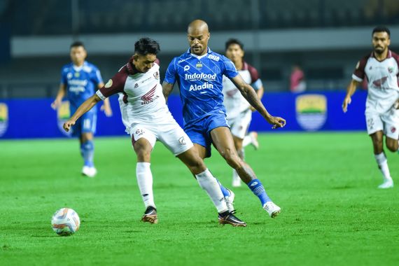Skor Akhir Persib vs PSM Imbang 0-0, Maung Tak Bertaring di Depan Bobotoh - JPNN.COM