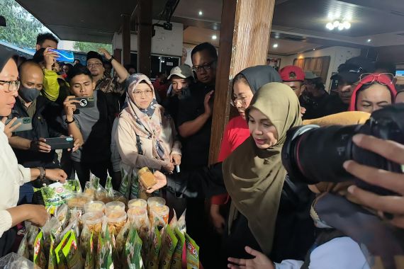 Serap Aspirasi Pelaku UMKM, Siti Atikoh Berbagi Nasihat Mengembangkan Bisnis - JPNN.COM