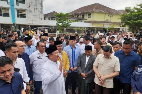 Prabowo Kunjungi Ponpes Miftahul Huda, Uu Ruzhanul Ulum Berkata Begini - JPNN.COM