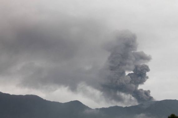 Waspada, Gunung Marapi Erupsi 46 Kali - JPNN.COM