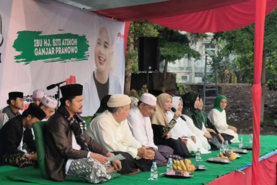 Ponpes Cipasung Doakan Ganjar Jadi Presiden saat Istigasah Bersama Siti Atikoh - JPNN.COM