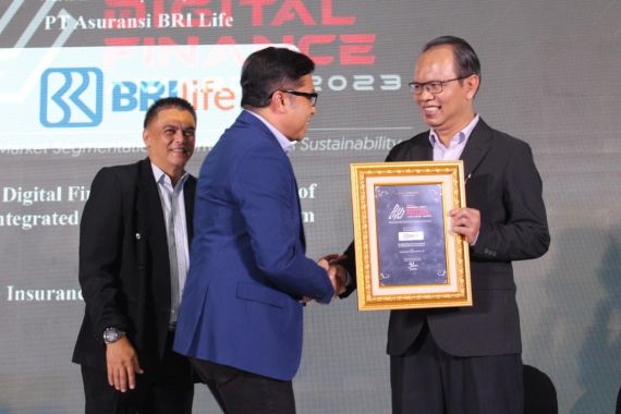 BRI Life Raih Penghargaan di Ajang Indonesia Best Digital Finance Awards 2023 - JPNN.COM