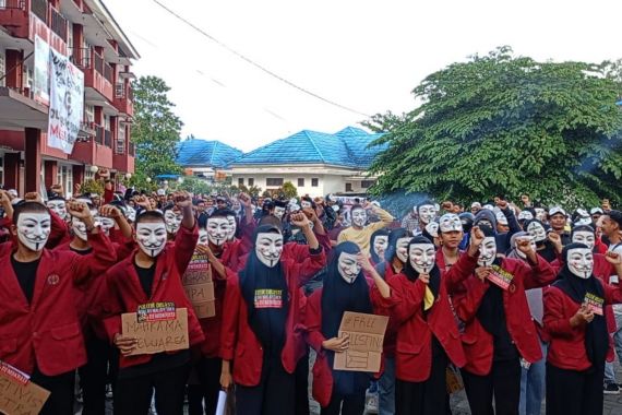 Mahasiswa Sultra Serukan Selamatkan Demokrasi dari Tirani dan Oligarki - JPNN.COM