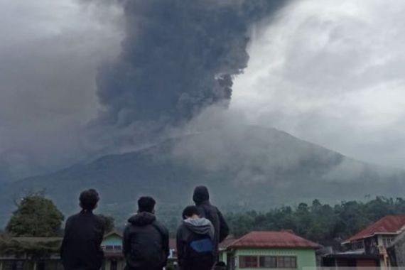 Nasib 2 Mahasiswa Semester Akhir UNP Pendaki Gunung Marapi Belum Pasti - JPNN.COM