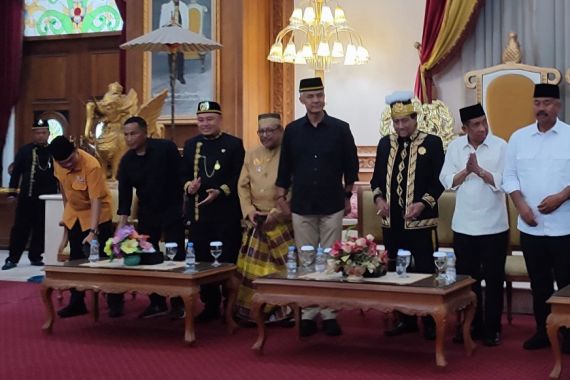 Silaturahmi ke Kesultanan Kutai Kartanegara, Ganjar Didoakan Menjadi Presiden RI - JPNN.COM