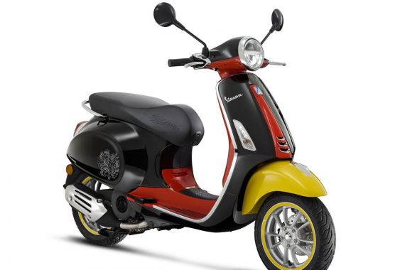 Vespa Primavera Edisi Mickey Mouse Melantai di Indonesia, Berapa Harganya? - JPNN.COM