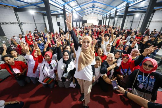 Bertemu Sukarelawan Anjani, Siti Atikoh Sampaikan Pesan Kompak & Gotong Royong - JPNN.COM