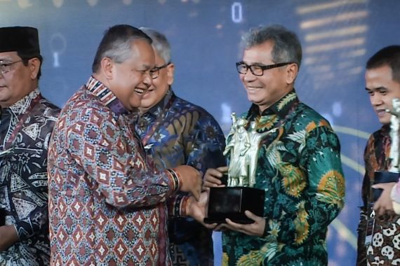 Borong 3 Penghargaan di BI Award 2023, BRI Jadi Bank Terdepan Dorong Inklusi Keuangan - JPNN.COM