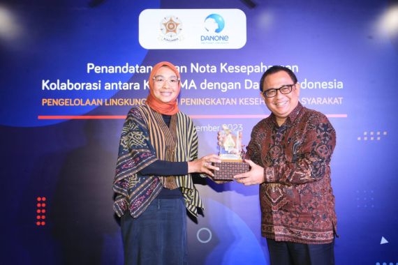 Danone Indonesia-KAGAMA Dorong Pengelolaan Lingkungan & Kesehatan Masyarakat - JPNN.COM