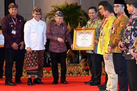 Pemkot Tangerang Terima Penghargaan Reformasi Birokrasi Tematik Terbaik 2023 - JPNN.COM