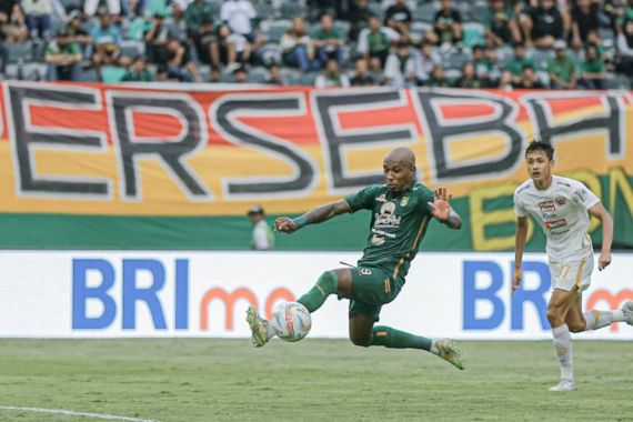 7 Kartu Kuning Mewarnai Persebaya Vs Persija Jakarta, Cek Klasemen Liga 1 - JPNN.COM