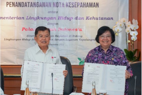 KLHK dan PMI Menjalin Kerja Sama, Begini Komentar Menteri Siti dan Pak JK - JPNN.COM