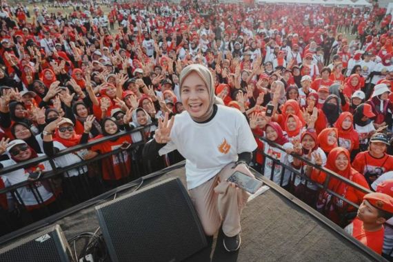 Ikut Terjun Blusukan, Atikoh Ganjar Ingin Jadi Corong Rakyat Memperjuangkan Aspirasi  - JPNN.COM