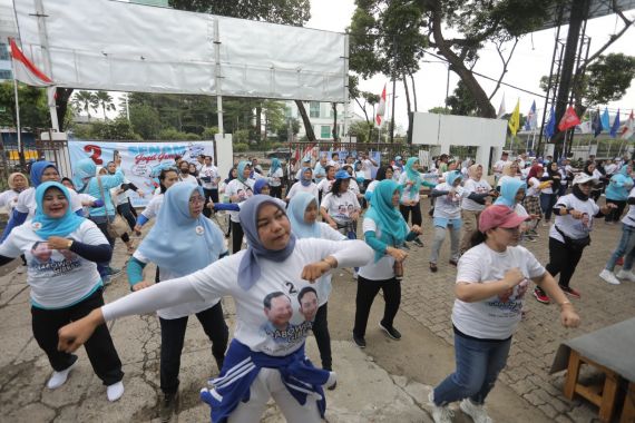 TKN Prabowo-Gibran Gelar Sabtu Biru Langit Ceria, Mak-Mak Senam hingga Joget Gemoy - JPNN.COM