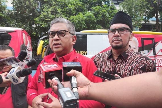 Safari Politik ke Banten, Hasto PDIP Lakukan Ini Demi Memenangkan Ganjar - Mahfud - JPNN.COM