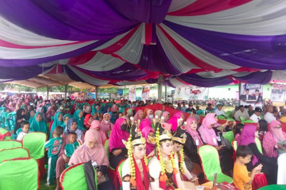 Ribuan Mak-Mak Anies di Pulau Kangean Gelar Deklarasi Akbar dan Doa Bersama untuk Kemenangan AMIN - JPNN.COM