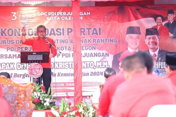 Tanggapi Temuan Litbang Kompas, Hasto Sebut Survei Dinamis, lalu Beber Instal Pasukan - JPNN.COM