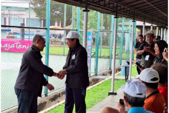 Alumni SMAN 8 Jakarta Gelar Turnamen Tenis untuk Kelompok Remaja dan Senior - JPNN.COM