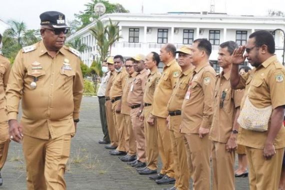 Ribut-Ribut Bupati Mimika dan Wabup Terkait Rotasi Jabatan ASN - JPNN.COM