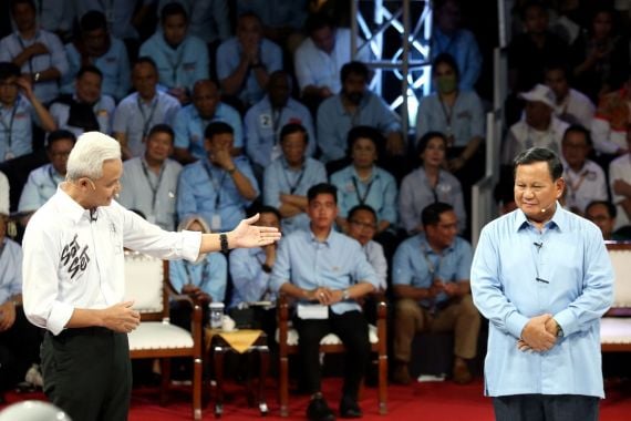 Prabowo Disuruh Bicara soal Independensi Kehakiman, Ganjar Langsung Menyoroti Putusan MKMK - JPNN.COM