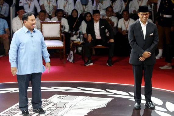 Ekspresi Prabowo Meledek Anies saat Disinggung Tidak Tahan Menjadi Oposisi - JPNN.COM