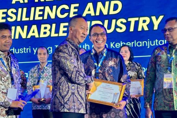 Chandra Asri Group Raih Penghargaan Terbaik Pertama Pelaporan Emisi - JPNN.COM