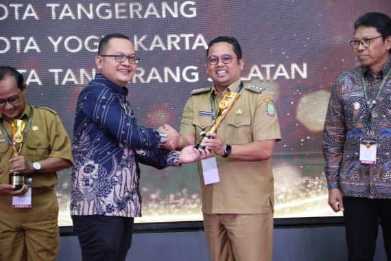 Pelayanan Publik Sangat Inovatif, Pemkot Tangerang Terima Penghargaan dari Kemendagri - JPNN.COM