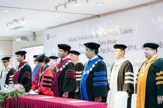 Profesor Deffi Ayu Puspito Sari Dikukuhkan sebagai Guru Besar Universitas Bakrie - JPNN.COM