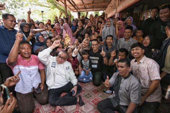 Anies Janjikan Infrastruktur Mikro dan Kenalkan Bansos Plus di Kampung Kumuh Riau - JPNN.COM