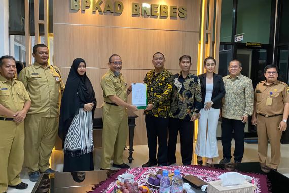 PHI Group & Pemkab Brebes Kerja Sama Pemanfaatan Hotel Kencana - JPNN.COM
