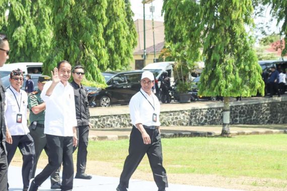 Didampingi Mentan Amran, Jokowi Sapa Puluhan Ribu Petani se-Jawa Tengah - JPNN.COM