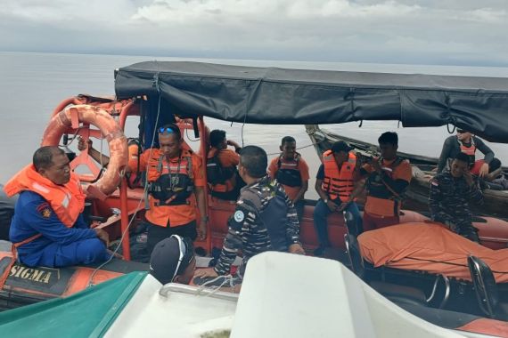 Kronologi Kapal Terbakar di Perairan Meranti, Seluruh ABK Terjun ke Laut - JPNN.COM