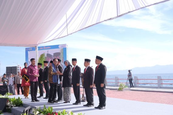 8 Pejabat Daerah Inovator Kelautan Menerima Satyalancana Wira Karya - JPNN.COM