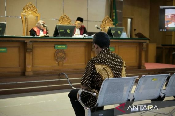 Terbukti Korupsi, Mantan Wali Kota Bandung Yana Mulyana Divonis 4 Tahun Penjara - JPNN.COM