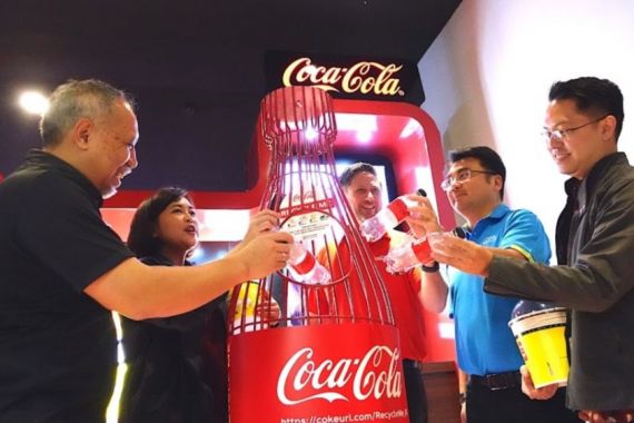 Reborn Area Hadir di CGV, Langkah Serius Coca-Cola Mendaur Ulang Botol Plastik Bekas - JPNN.COM