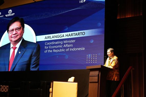 Menko Airlangga Ungkap Strategi Indonesia Hadapi Gejolak Ekonomi Global - JPNN.COM