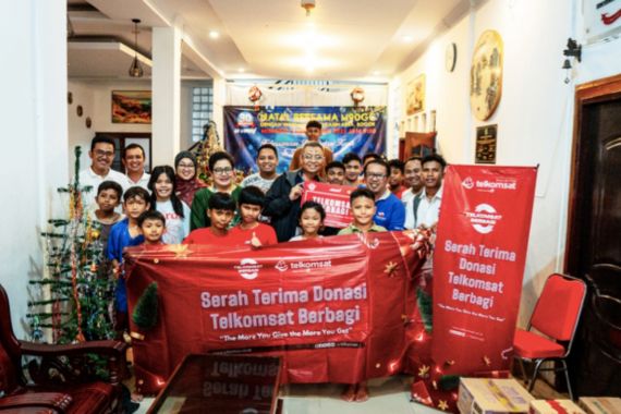 Telkomsat Salurkan Bantuan ke Panti Asuhan Yayasan Bhakti Kasih Abba - JPNN.COM