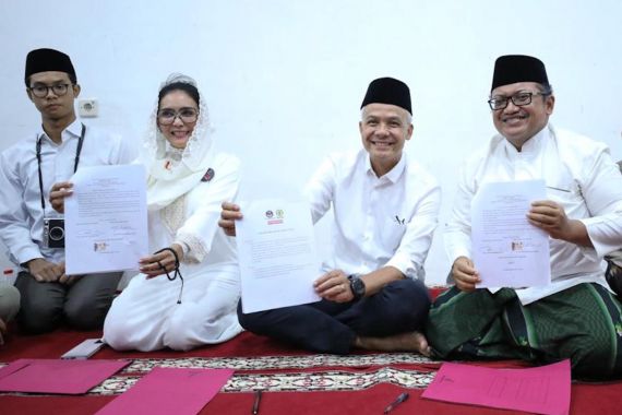 Ganjar Teken Piagam Nurul Huda demi Wujudkan Komitmennya untuk Ustaz & Pesantren - JPNN.COM